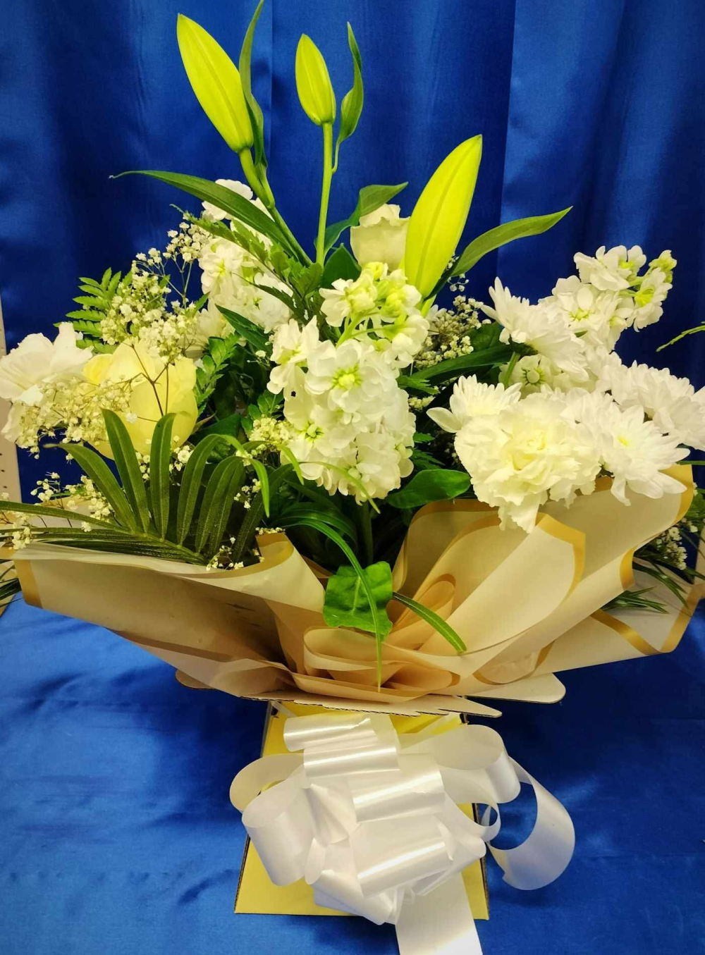 Ivory Elegance Box Bouquet